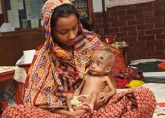 Photo of a Bangladeshi mother and child.  